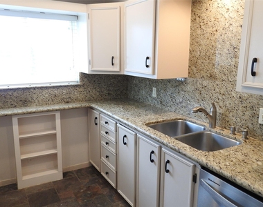 218 Stratford Street - Photo Thumbnail 12