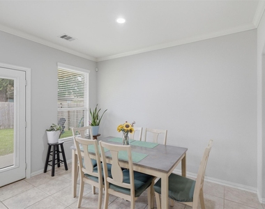 2244 Ivy Wall Drive - Photo Thumbnail 5