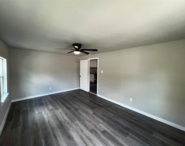 1801 Norlinda Street - Photo Thumbnail 5