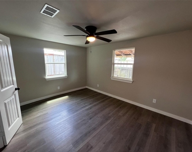 1801 Norlinda Street - Photo Thumbnail 7