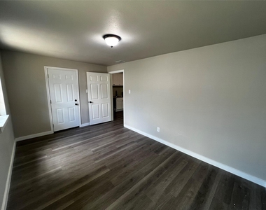 1801 Norlinda Street - Photo Thumbnail 6