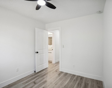 11615 Henley Drive - Photo Thumbnail 23