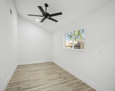 11615 Henley Drive - Photo Thumbnail 14