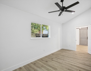 11615 Henley Drive - Photo Thumbnail 15