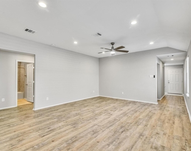 16831 Silent Pines Court - Photo Thumbnail 7