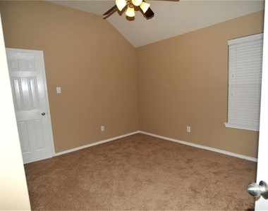 872 Rock Harbor Lane - Photo Thumbnail 12