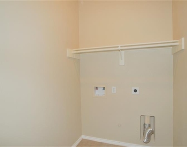 872 Rock Harbor Lane - Photo Thumbnail 16