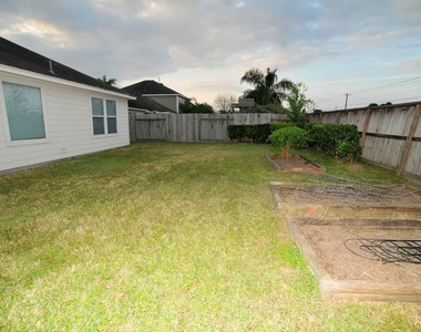 872 Rock Harbor Lane - Photo Thumbnail 24