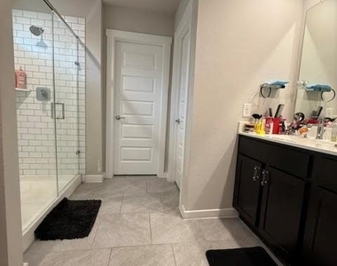 3907 Sparkman Lane - Photo Thumbnail 4