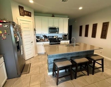 3907 Sparkman Lane - Photo Thumbnail 3