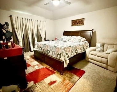 3907 Sparkman Lane - Photo Thumbnail 5