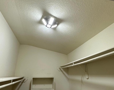 5911 Llano Creek Drive - Photo Thumbnail 6