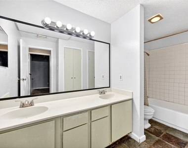 10053 Westpark Drive - Photo Thumbnail 17