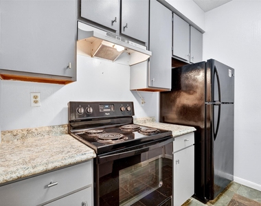 10053 Westpark Drive - Photo Thumbnail 14