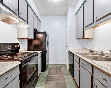 10053 Westpark Drive - Photo Thumbnail 13