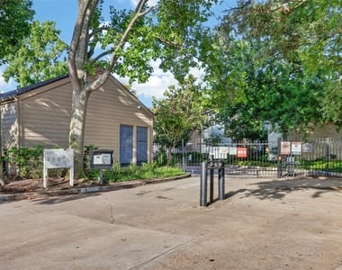 10053 Westpark Drive - Photo Thumbnail 31
