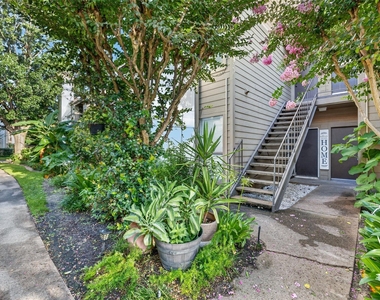 10053 Westpark Drive - Photo Thumbnail 3