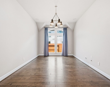 2106 Stargrass Drive - Photo Thumbnail 23