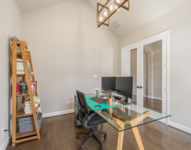 2106 Stargrass Drive - Photo Thumbnail 10