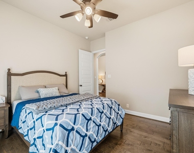 2106 Stargrass Drive - Photo Thumbnail 33