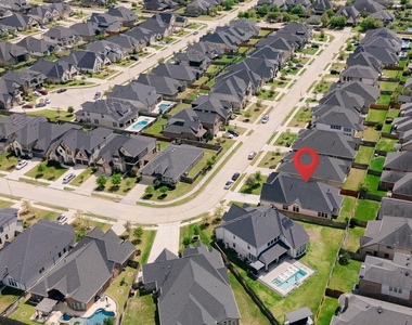 2106 Stargrass Drive - Photo Thumbnail 4