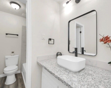 2110 Melbourne Street - Photo Thumbnail 5