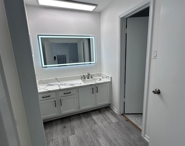 2121 El Paseo Street - Photo Thumbnail 22