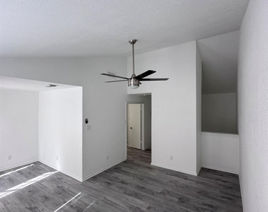 2121 El Paseo Street - Photo Thumbnail 17