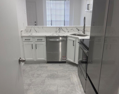 2121 El Paseo Street - Photo Thumbnail 9