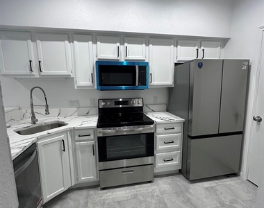 2121 El Paseo Street - Photo Thumbnail 7