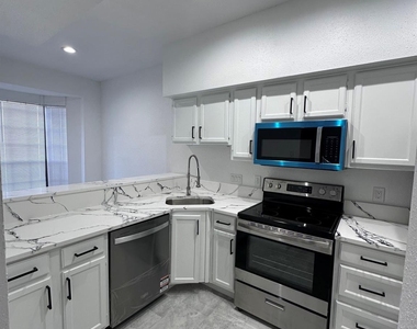 2121 El Paseo Street - Photo Thumbnail 6