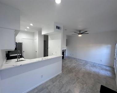 2121 El Paseo Street - Photo Thumbnail 5