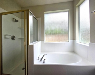 2202 Cherry Hill Court - Photo Thumbnail 14
