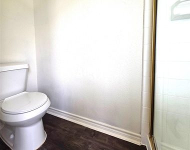 2202 Cherry Hill Court - Photo Thumbnail 15
