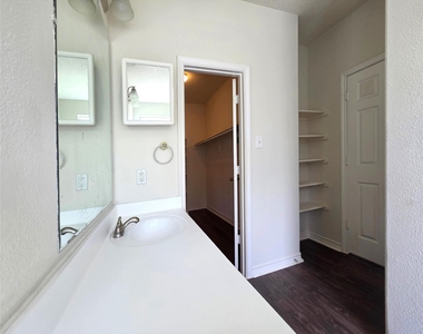 2202 Cherry Hill Court - Photo Thumbnail 16