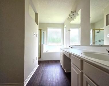 2202 Cherry Hill Court - Photo Thumbnail 17