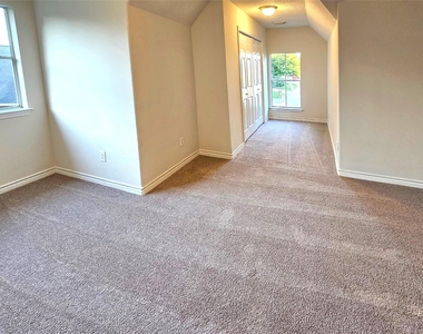 2202 Cherry Hill Court - Photo Thumbnail 24