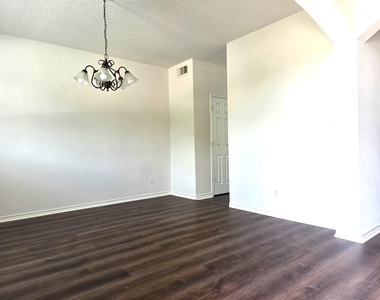 2202 Cherry Hill Court - Photo Thumbnail 4