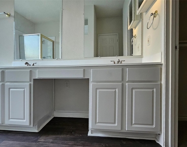 2202 Cherry Hill Court - Photo Thumbnail 13