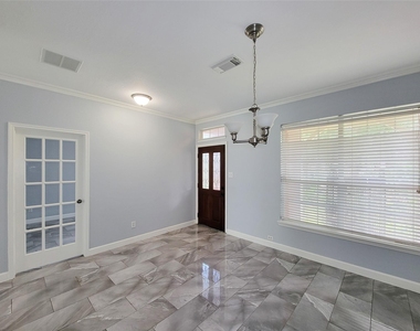 7506 Boxwood Ridge Lane - Photo Thumbnail 4
