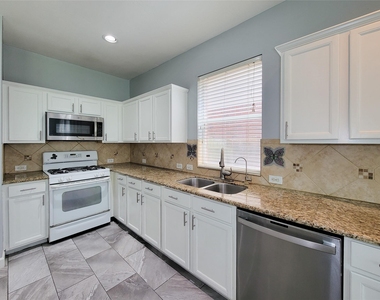 7506 Boxwood Ridge Lane - Photo Thumbnail 16