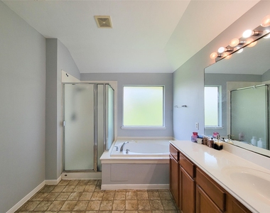 7506 Boxwood Ridge Lane - Photo Thumbnail 33