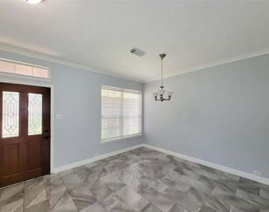 7506 Boxwood Ridge Lane - Photo Thumbnail 3