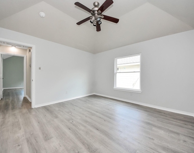 11207 Satin Tail Lane - Photo Thumbnail 33