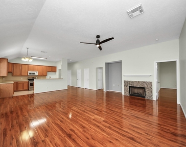 1103 Lake Shore Drive - Photo Thumbnail 8