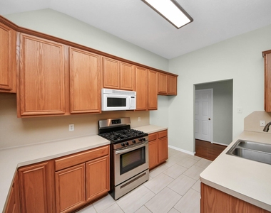 1103 Lake Shore Drive - Photo Thumbnail 4