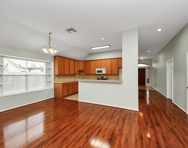 1103 Lake Shore Drive - Photo Thumbnail 6
