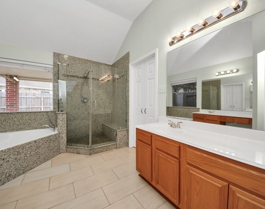 1103 Lake Shore Drive - Photo Thumbnail 15