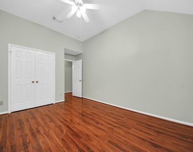 1103 Lake Shore Drive - Photo Thumbnail 19