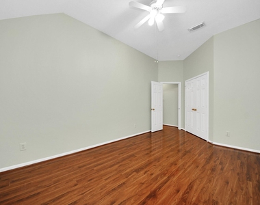 1103 Lake Shore Drive - Photo Thumbnail 18